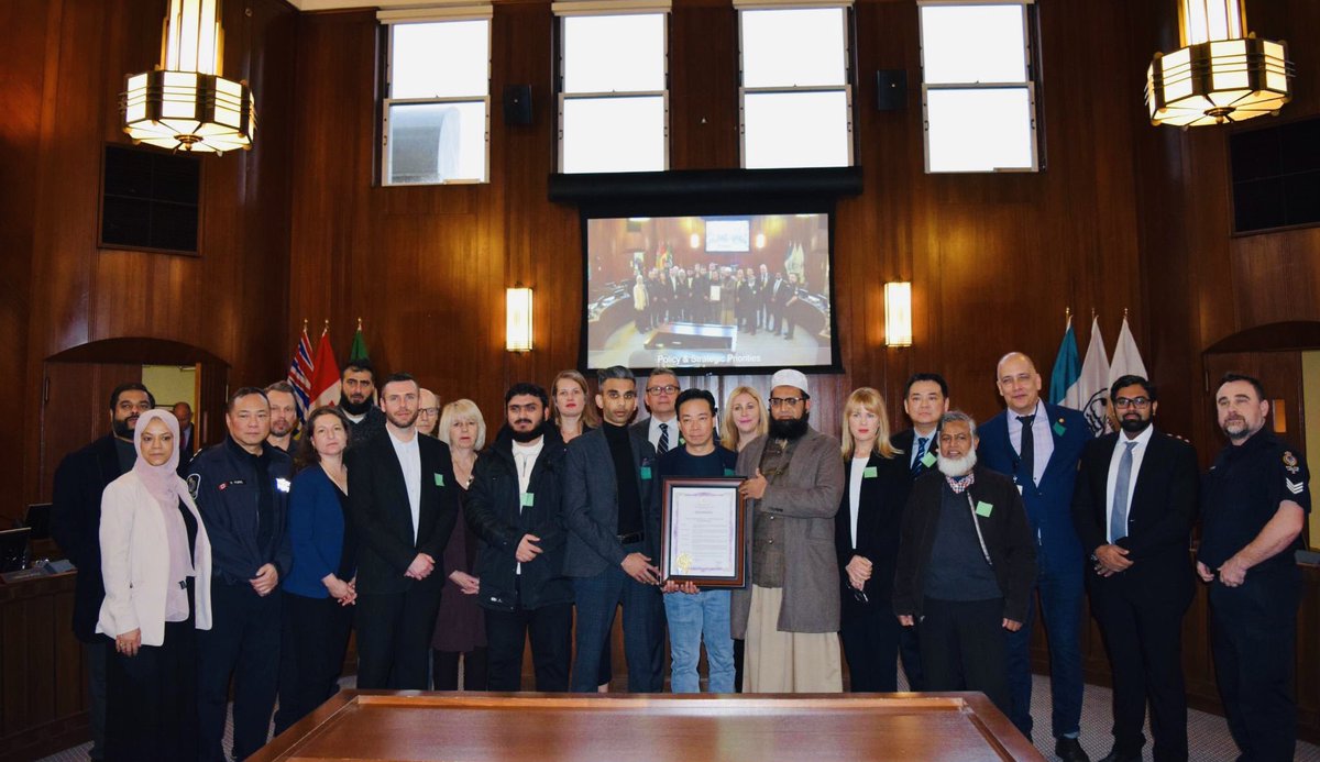 sarahkirby_yung's tweet photo. Today @CityofVancouver recognizes the Day of Remembrance & Action Against #Islamophobia. And last week we welcomed Muslim community leaders and members to Council chambers to affirm our commitment to stand together against hate and discrimination in our city. 🟩 #RememberJan29 https://t.co/hQ5aNcPqRU