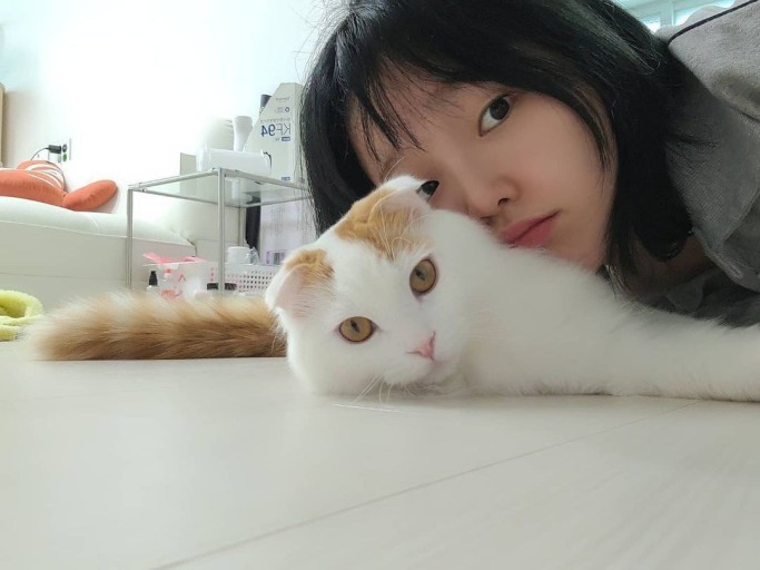 승희가 할리 많이 아끼고 
사랑하는거 다 아니까 
너무 상처받지도 말고 
아파하지도 말고..
그니까 사과 안해도 괜찮아..
어제 하루도 수고많았고
오늘 촬영도 화이팅하렴
사랑해 현승희