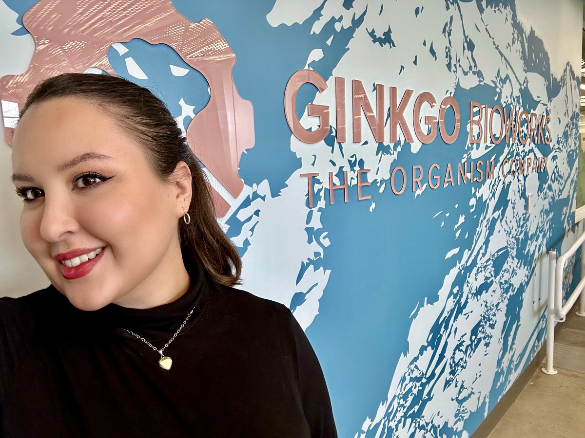 DidiBonilla's tweet photo. In 2019, I did my first @Ginkgo 🧬✨ tour and I was amazed by the cutting-edge science 🧪 At this point, I wouldn’t have thought I would join here a few years later 👩🏻‍🔬

So, I’m super happy to share that I’ve started as an Operations Engineer 2 for the Mammalian area at Ginkgo! 💕 https://t.co/WZzei2EFx0