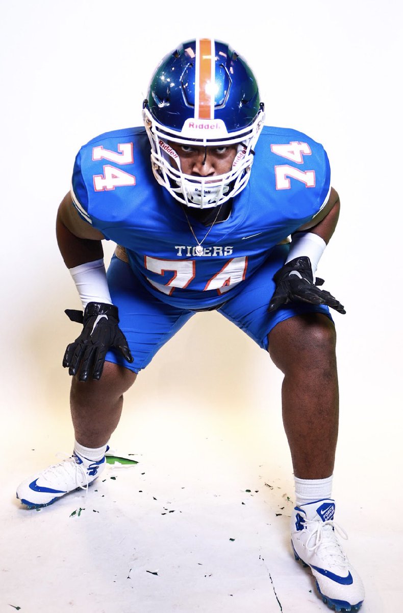 drewL65's tweet photo. After a great visit this weekend at @SavannahStateFB, I’m blessed to receive an 🅾️ffer from Savannah State University! #AGTG✝️ #JUCOPRODUCT🧱 https://t.co/b8nDN0hqYq