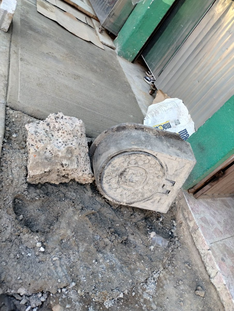 ColSerdan's tweet photo. @SacmexCDMX nos indican los vecinos que con las obras en las banquetas los están dejando sin coladeras "se anega el agua en época de lluvias y si nos dejan sin coladeras va a entrar el agua a las casas..." Pedimos su apoyo estamos en @Alcaldia_Coy @giogutierrezag @SOBSECDMX https://t.co/mpPeUrMs4y