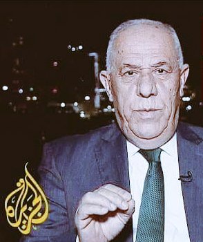 aminalshami5's tweet photo. #حلل_يا_دويري

لا أحب النبش في ماضي الاشخاص الذين أصبحَ حاضرهم مُشرقًا ومُشرفا...

والدويري أخذ مساحة كبيرة، وحاز على اهتمام العامة والخاصة، حتى وصلَت محبته إلى المقاومة!
وكنتُ أحدَ المعجبين بتحليلاته، لكنه سقط سقطة كبيرة، وقلنا تلكَ زلة عابرة، وسقط في الثانية، وقلنا هفوة عاثرة، وجاءت الثالثة، فوجبَت النصيحة، حتى لا نأثَم بالمجاملة والسكوت، ويتساهل في معركة الحياة والموت.

الأولى: تصفُ رجال اليمن بغير صفاتهم، وتنتقصُ منهم، بلغةٍ تنم عن كِبر وتعالي.

الثانية: انتقدتَ ضرب السفينة البريطانية، في التوقيت والمكان، والمسببات والنتائج!

الثالثة: كسرتَ الطبَق كله، وأخرجتَ التحيز بجله، وظنناكَ من غير قومنا، ولا بني جنسنا. وذلك بعد مقتل ثلاثة أمريكيين وجرح عشرة أضعافهم في قاعدة التنف،  وخرجتَ  لتقول: " الهجوم على الموقع الأمريكي نفذته جماعات إرهابية، تدعمها إيران".

ولولا أنك في قناة لها وزنها، لما كان لكلامك أي معنى، ولا لهفواتك أي قيمة!
ولهذا نخشى أنك خدعتنا، وخدعت أبطال مقاومتنا، وخدعتَ أبناء أمتنا!

فإن عاودتً وكررتها، وحسِبتَ أنك قد مررتها، فقد وجبَ علينا ، أن نردد قول ربنا بيقين، وهو يصف المنافقين:
"أم حسب الذين في قلوبهم مرض أن لن يخرج الله أضغانهم. ولو نشاء لأريناكهم فلتعرفنهم بسيماهم ولتعرفنهم في لحن الق��ل، والله يعلم أعمالكم"
صدق الله العلي العظيم.
ونذكر للحيطة والحذر، ما ورد في الأثر:
"ما أسر أحد سريرة إلا وأظهرها الله على قسمات وجهه أو فلتات لسانه".
ولمن خانوا ومالوا،وصفهم الحكماء وقالوا:
"كل أناء بما فيه ينضح"!

ولا أدري ماذا كان تعليقك عن ضربة اليمن القاصمة للسفينة الامريكية لويس بي؟!

وكُن على يقين يا دويري، بأن رزقك محفوظ، ولن يقطعه توقف الحرب، ولا انتصار المقاومة وحلفها العظيم. فاخلص النية، وجدد التوبة، واعتذر عن البلبلة، وستجدنا معك وبجوارك، وإلا فلتعلم بأن رجال الجهاد العظماء، خطوط ملتهبة حمراء.