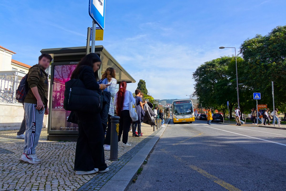 muncoimbra's tweet photo. 𝗦𝗠𝗧𝗨𝗖 𝗮𝗹𝘁𝗲𝗿𝗮𝗺 𝗵𝗼𝗿á𝗿𝗶𝗼𝘀 𝗽𝗮𝗿𝗮 𝗱𝗮𝗿 𝗿𝗲𝘀𝗽𝗼𝘀𝘁𝗮 à𝘀 𝗻𝗲𝗰𝗲𝘀𝘀𝗶𝗱𝗮𝗱𝗲𝘀 𝗱𝗼 𝗽𝗲𝗿í𝗼𝗱𝗼 𝗲𝘀𝗰𝗼𝗹𝗮𝗿 👨‍🎓 🚌

ℹ️ https://t.co/aLYPfZF3DU

#coimbra #municipiodecoimbra #smtuc #mobilidade https://t.co/VeHq1Ffe4m