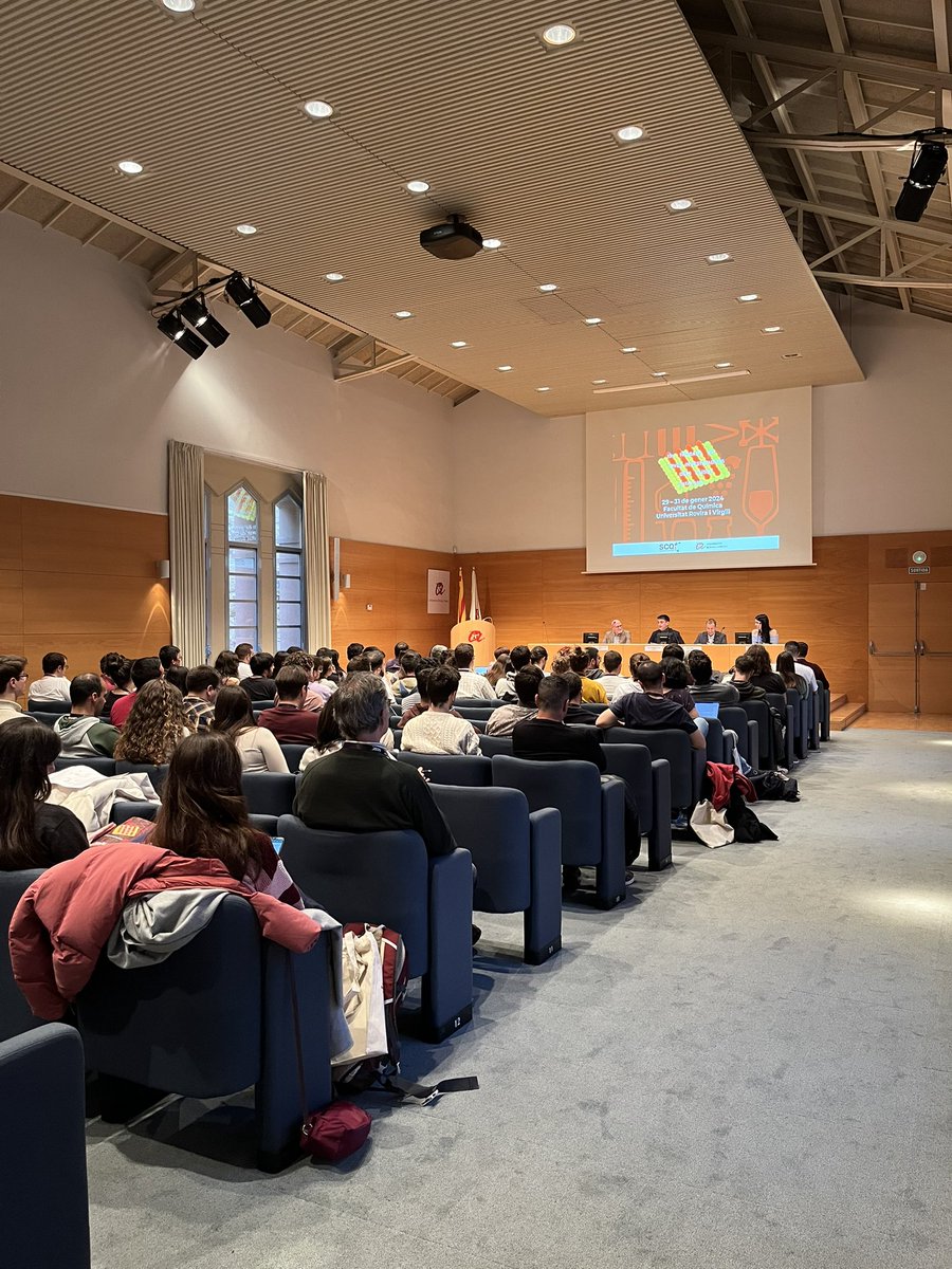 scqjove's tweet photo. Inaugurem la #XIIITrobadaSCQ 🎊✨👩‍🔬🧪🧑‍🔬@scq_iec @iec @universitatURV https://t.co/dR7EtXRut4