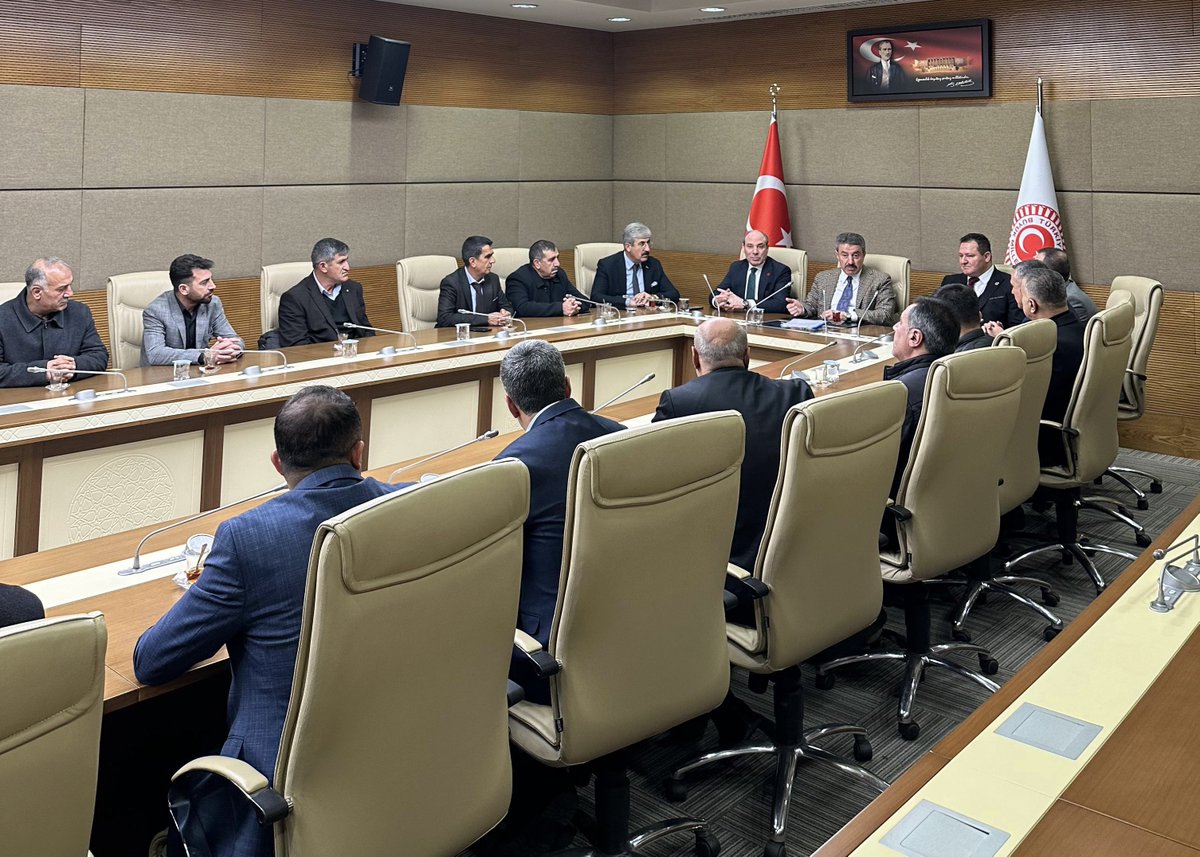 TatarArslan's tweet photo. 📍TBMM

Anadolu Güvenlik Korucuları ve Şehit Aileleri Konfederasyonu Genel Başkanı Sayın Orhan KANDEMİR, Terör Gazisi/15 Temmuz Demokrasi Şehitleri Gazileri ve Terör Mağdurları Derneği Genel Başkanı Sayın Abbas GÜNDÜZ ve beraberindeki heyetleri ile bir araya geldik. 
Yaptığımız görüşmede, Güvenlik Korucularımızın özlük hakları hakkında bilgi  alışverişinde bulunduk.
Korucularımızın özlük hakları için ilgili makamlarımız ile gerekli görüşmelerimizi gerçekleştireceğiz. 

Canları pahasına mücadele eden tüm Güvenlik Güçlerimize görevlerinde başarılar diliyorum.