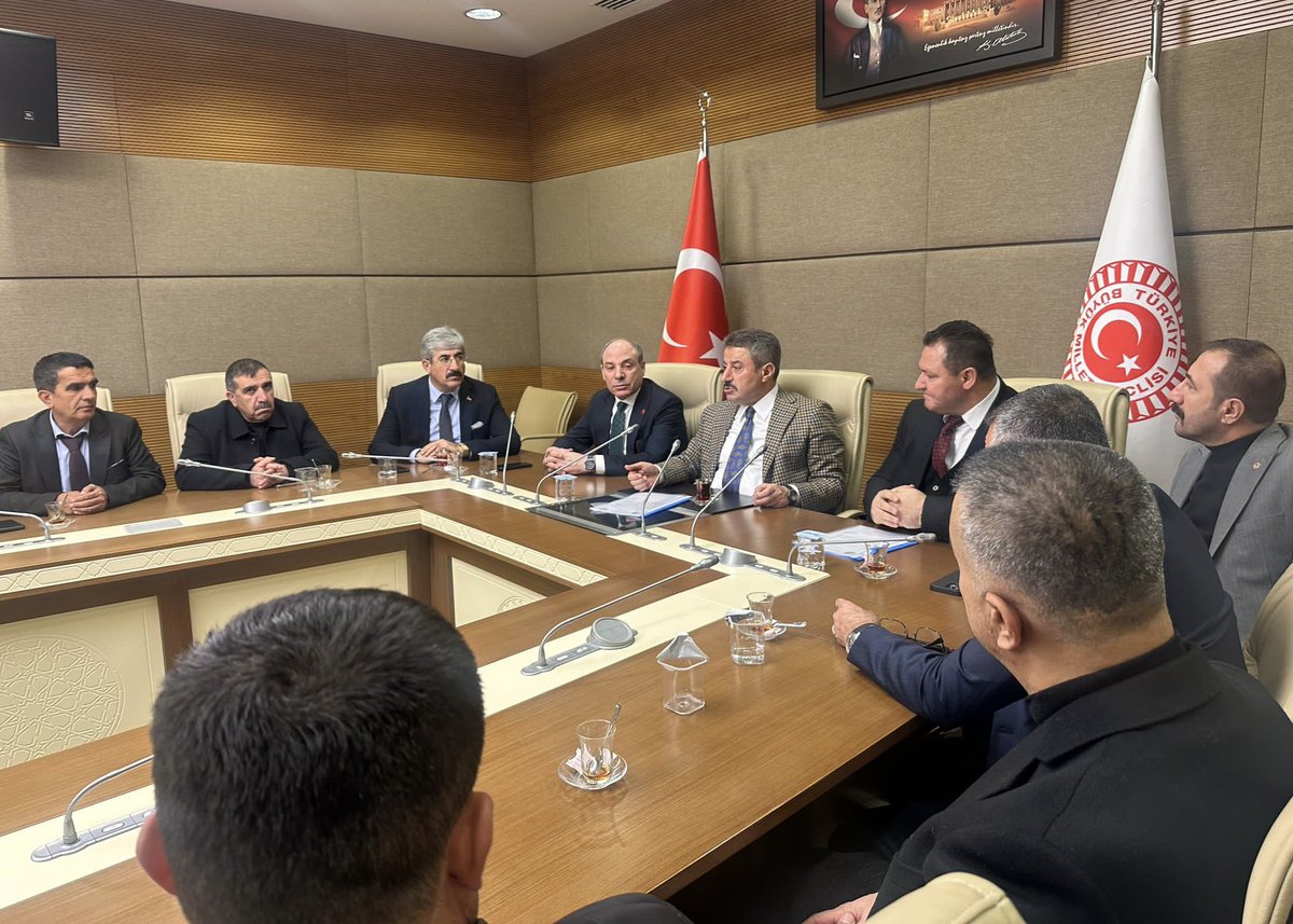 TatarArslan's tweet photo. 📍TBMM

Anadolu Güvenlik Korucuları ve Şehit Aileleri Konfederasyonu Genel Başkanı Sayın Orhan KANDEMİR, Terör Gazisi/15 Temmuz Demokrasi Şehitleri Gazileri ve Terör Mağdurları Derneği Genel Başkanı Sayın Abbas GÜNDÜZ ve beraberindeki heyetleri ile bir araya geldik. 
Yaptığımız görüşmede, Güvenlik Korucularımızın özlük hakları hakkında bilgi  alışverişinde bulunduk.
Korucularımızın özlük hakları için ilgili makamlarımız ile gerekli görüşmelerimizi gerçekleştireceğiz. 

Canları pahasına mücadele eden tüm Güvenlik Güçlerimize görevlerinde başarılar diliyorum.