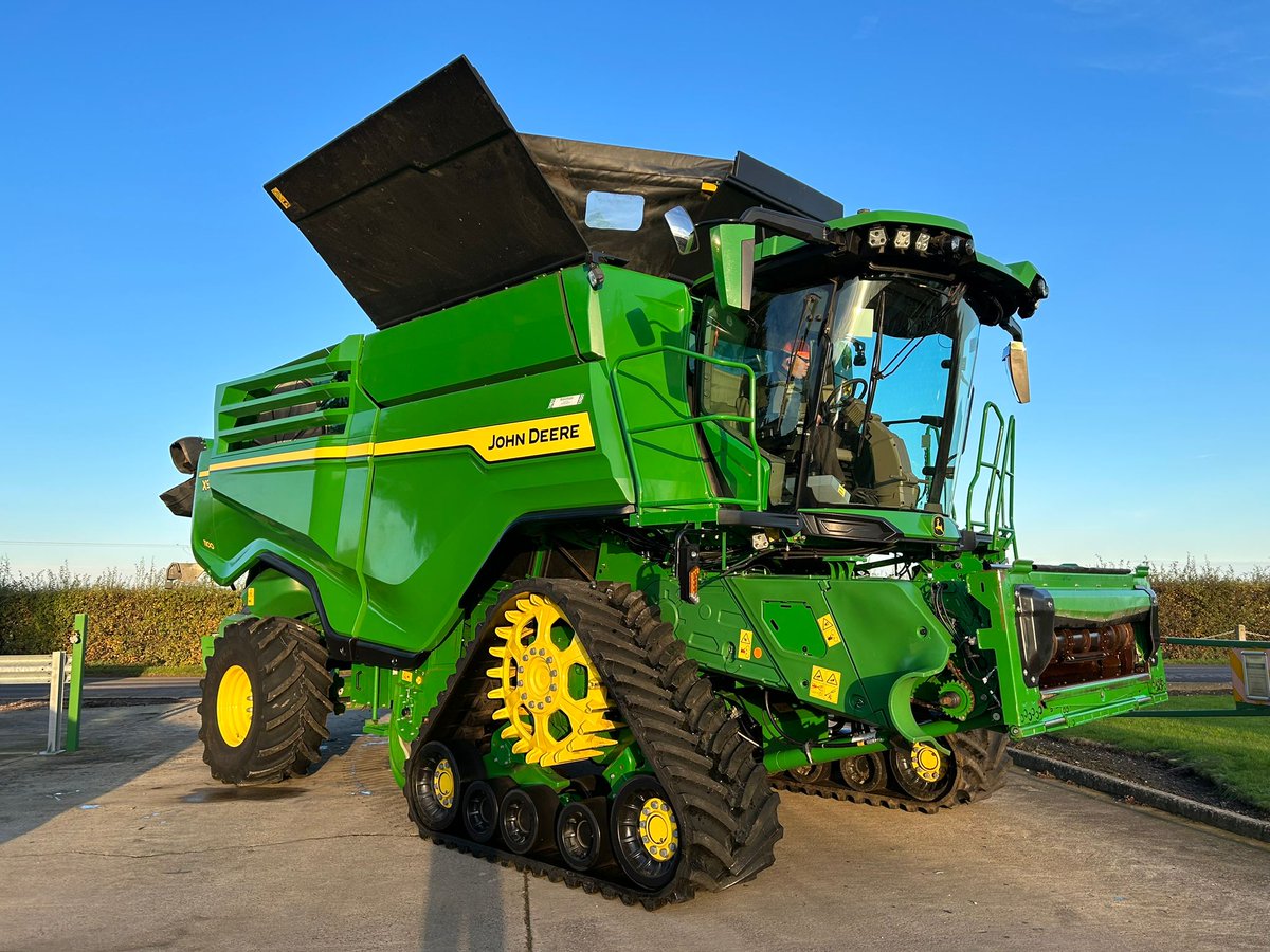 DoubledayGroup's tweet photo. Available now is this powerful and efficient John Deere X9 1100 combine! 💪

So what's the spec?
✅ 2023
✅ 537 hours
✅ ProDrive XL 40K
✅ Integrated SF7000 receiver with permanent RTK license

Get in touch to receive a price! ✨

#usedcombine #combineharvester #doubleday https://t.co/IpZu4l6bQu