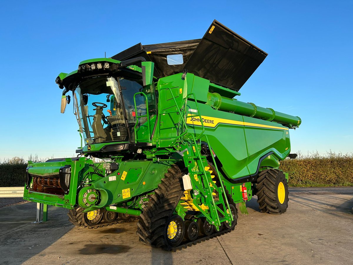 DoubledayGroup's tweet photo. Available now is this powerful and efficient John Deere X9 1100 combine! 💪

So what's the spec?
✅ 2023
✅ 537 hours
✅ ProDrive XL 40K
✅ Integrated SF7000 receiver with permanent RTK license

Get in touch to receive a price! ✨

#usedcombine #combineharvester #doubleday https://t.co/IpZu4l6bQu
