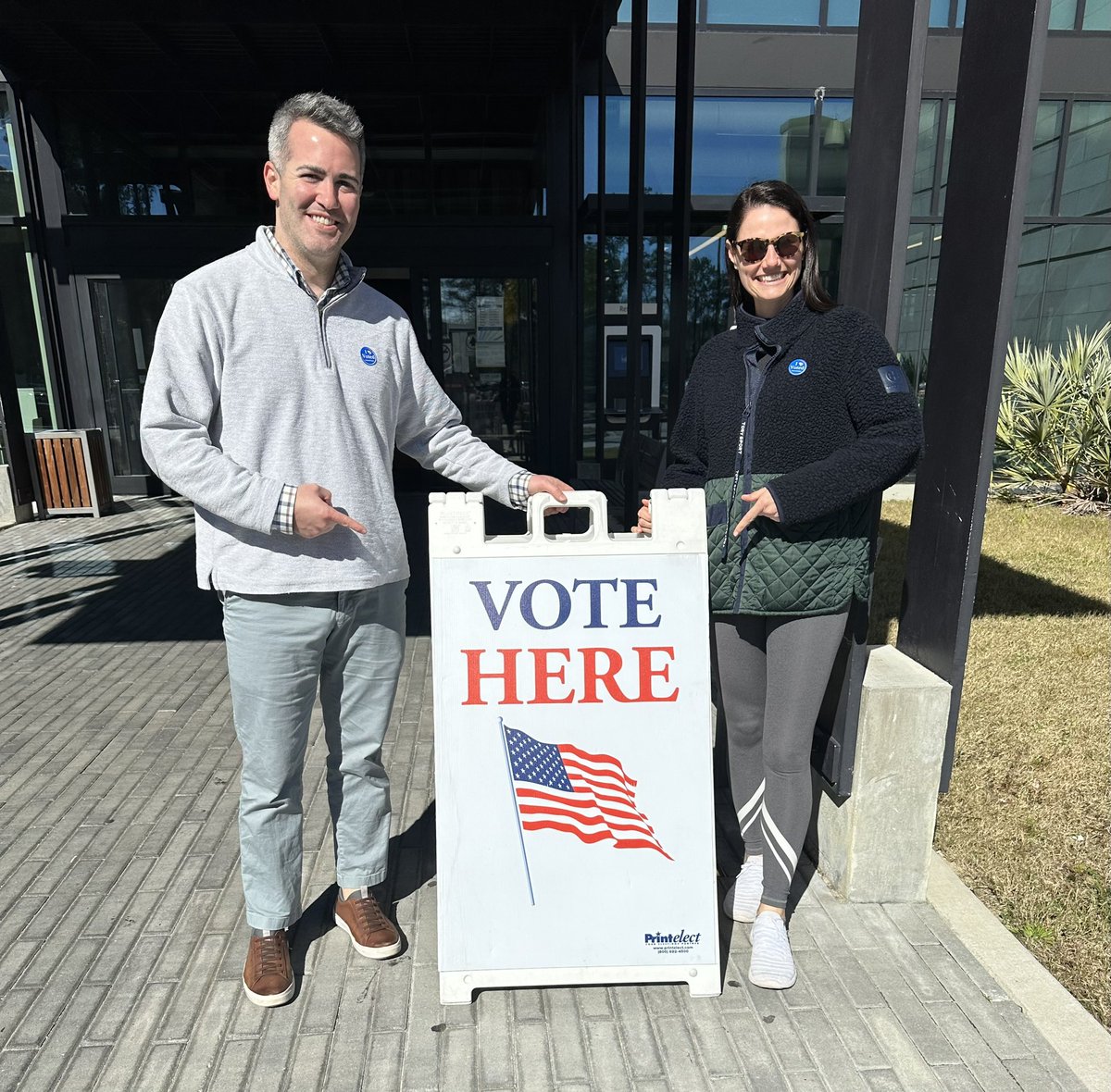 MacDeford's tweet image. Early voting was super easy. Caroline and I were in and out in under 3 minutes. Go vote 🇺🇸 #FINT #democraticprimary