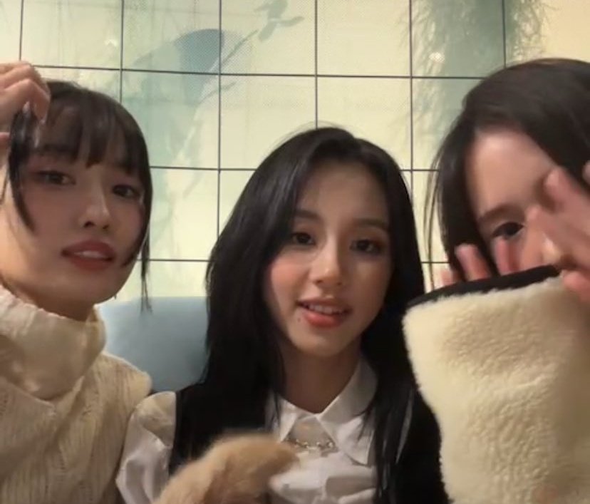 oncetwicebra's tweet image. O Brasil foi citado na live recente feita no instagram!

MN: O seria delicioso no brasil?
CY: Verdade. O que é delícioso no Brasil? O brasil é famoso pelas festas/festivais, certo?
MN: Verdade, eu quero ver.

#TWICE #트와이스 @JYPETWICE