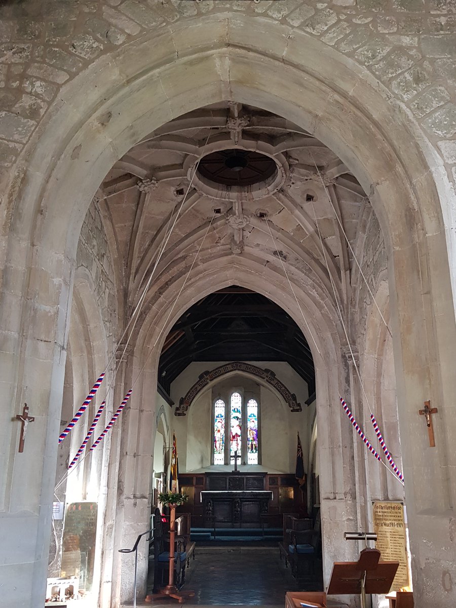 TheHistoryMouse's tweet photo. These are #TheTopThree #ChurchesForMasonry from #TheWinterScamper2023 in the #NadderValley. #TeffontEviasChurch #DonheadStAndrew #BarfordStMartinChurch. This is all about the fineness of the stone masonry as exemplified in the arches and arcades https://t.co/f0BVVx3mTg