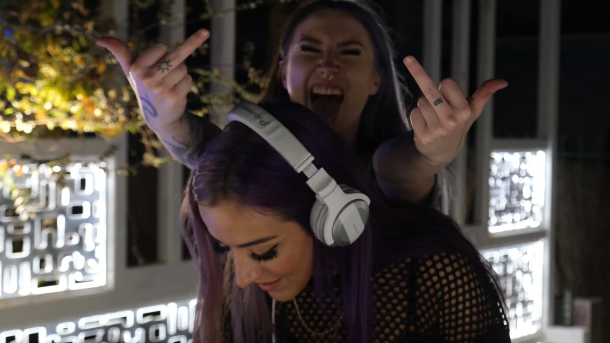 itszephra's tweet photo. It's Gem &amp; Jam Week!!! This weekend @allieradd x EMA will be serving you a Sunday Service Slay at 2:50PM SHARP at the Opal Stage 🖤 We are combining both of our favorite styles for a wonky wubby drummy &amp; bass-ie UK bassline-ie extravaganza,  can't wait to boogie with youuu 🖤✨ https://t.co/jDqZTtaYiO