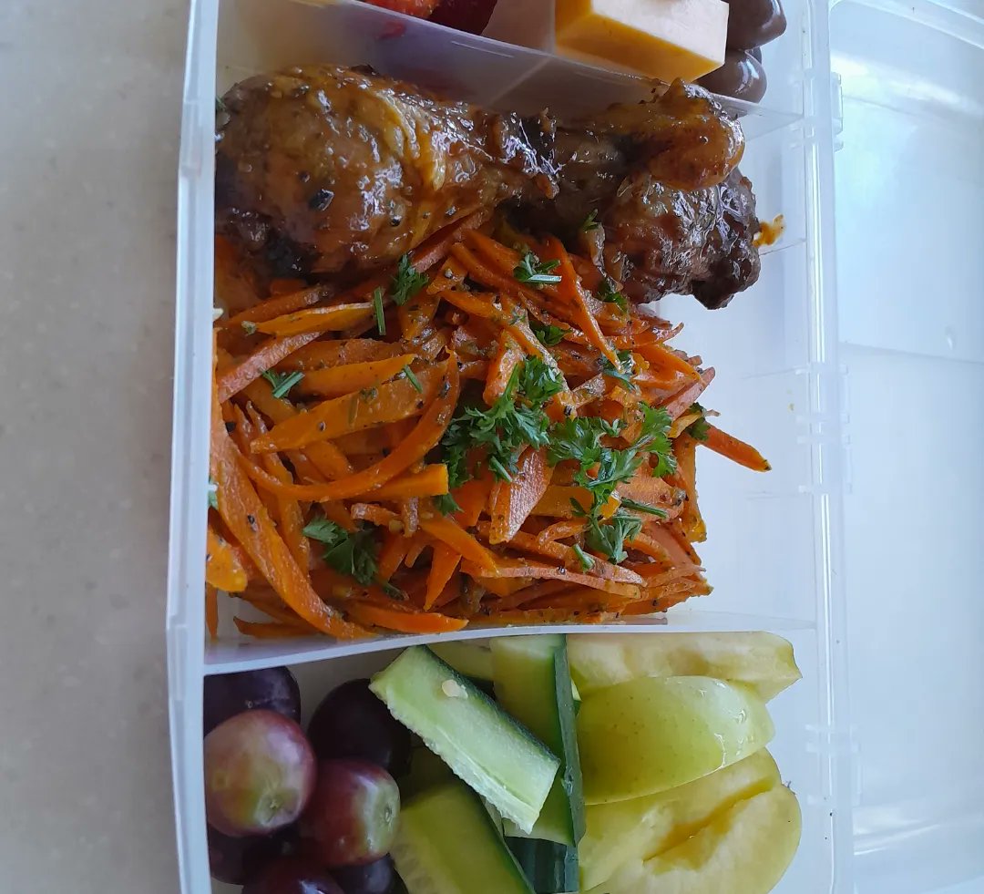ChefRumbie's tweet photo. Lunch packs should not be boring, feast with your eyes. 

#lunchpack #lunchpacks #lunchboxes #breaktime #foodinspo 

#omlette #bbqsticky #drumsticks #vegetable #fruit 

Housecall onsite Private Chef
#fypシ
#privatechef
#privatedining 
#privatecheflife 
#chefrumbie
#scoffmaster https://t.co/FmcTCq21CY