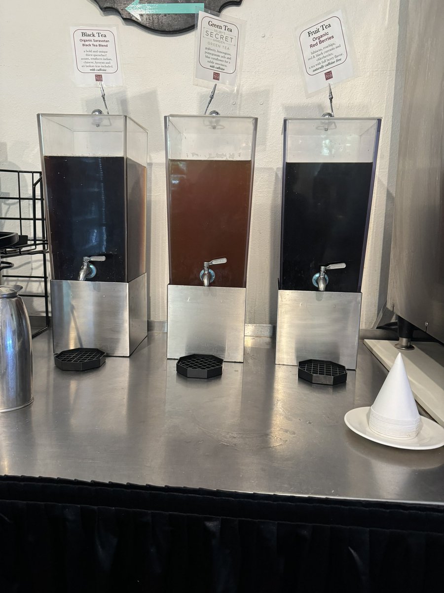 LocalTeaCo's tweet photo. A customer visited @SelbyGardens this weekend &amp; shared a few pix. 

The downtown campus is spectacular!  What a local treasure!

Enjoy your #tea Mary

#Selby #SelbySelect #SecretGardenGreen #LittleMonkey #SipLocally #LocalTea  #LooseLeafTea #LooseTea #sarasota #SRQ #SelbyGardens https://t.co/3Ert7NDMzu