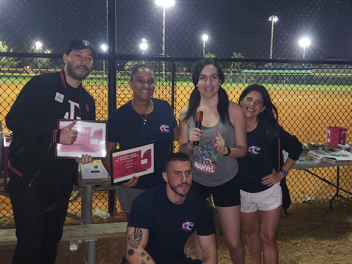 GGuerra305's tweet photo. Great Townhall meeting with entire Miami South District @Jess_Gonzalez23. We celebrated Q4 performers, Congrats to #1 store in the district in Q4 for P360 AR
#118E Narranja RSM David Pita & Team!🏆 FUN night! Miami South is ready to lead in P360 in 2024! @pattyc101 @OJP305 https://t.co/t6VGczRX4x