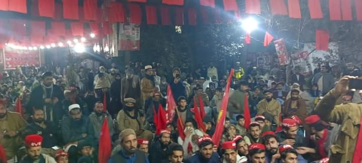 abdulshakoork06's tweet photo. عوامی نیشنل پارٹی کے سینئر رہنما این اے 29 سے نامزد امیدوار ثاقب اللہ خان چمکنی اور پی کے 75 سے نامزد امیدوار ارباب عثمان خان کا پخہ غلام حجرہ حاجی حنیف شیخان میں جلسہ 29/01/24
@UsmanArbab1
@chamkani_saqib #ANP #PK75
#NA29 https://t.co/ZOP4ci6PhB