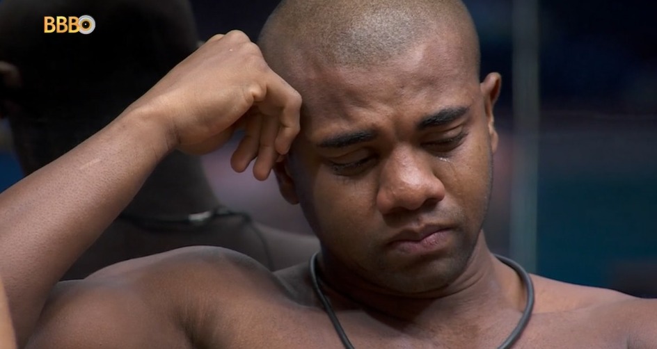 tracklist's tweet photo. Davi ficou emocionado após ganhar a bolsa de estudos durante a dinâmica. 

O brother sonha em fazer faculdade de Medicina. #BBB24 https://t.co/Fjfr5dGWTc