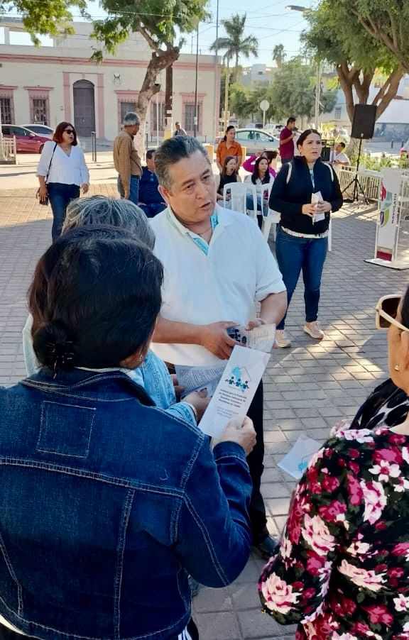 InstitutodePro's tweet photo. El día 27 de enero, personal de la Coord. Gral de Capacitación estuvo presente en el evento del 25 aniversario luctuoso de Jorge Aguirre Meza. Asimismo, se hizo entrega de material informativo.

#LibertadDeExpresion🎤🎙️🗞️
#DerechoADefenderDerechos📢🏳️
#IPPPDDHyP https://t.co/oU1UoyjiLt