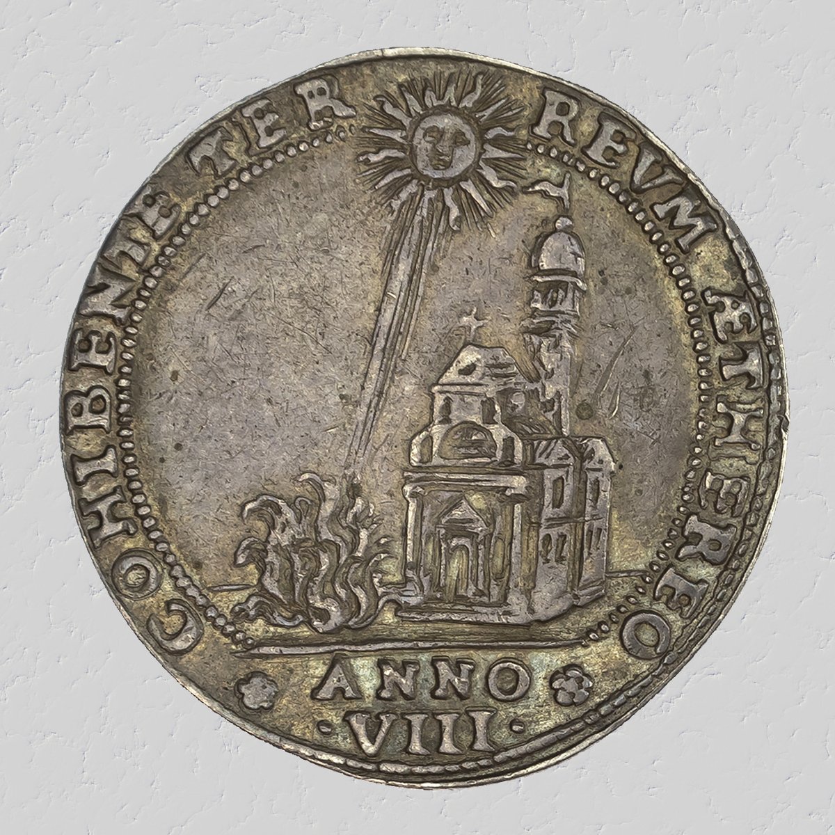 ✨A silver Osella of Francesco Molin, from Venice, struck in 1653. ☀️
The reverse depiction stands as a metaphor of the rule of Heavens on Earth. 
See this item and more breathtaking Numismatics at tinyurl.com/3ph5hzmf
#Venetiancoins #Venetiansilver #Italiancoins