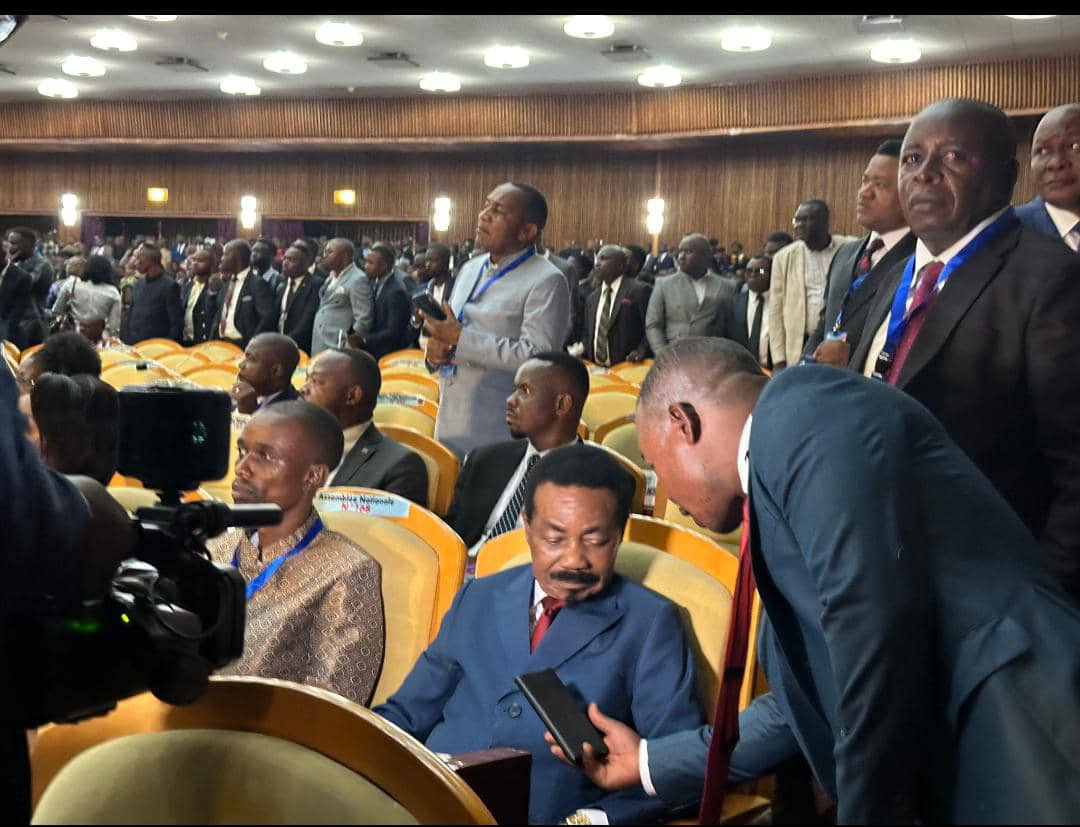 GilbertMokonzo's tweet image. #RDC 🇨🇩 Élu majoritairement par #Budjala et du #Grand_Equateur, avec 37 032 voix,l'honorable #Jean_Lucien_BUSSA_TONGBA participe ce 29 Janv 2024 à la session extraordinaire au palais du peuple! Il convient de mentionner que l'honorable @JLBussa est réélu pour la quatrième fois.
