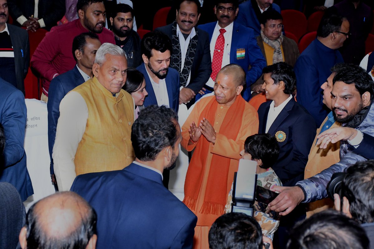 Humbled by the Chief Minister of UP @myogiadityanath recognized for excellence in the Asian Games and my appointment as DSP in UP Police. Forever grateful. 🙏✨🧡 #Asiangames2023 #Upgovernment #Award #DSP #gratefull #DS6