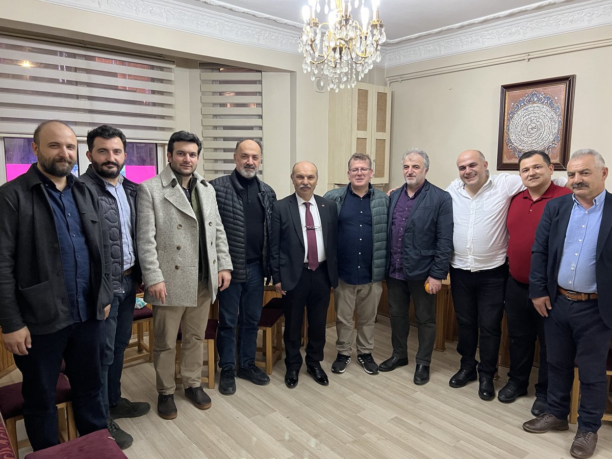 Beyoğlu Sohbetleri'nde  Ak Parti Ordu Milletvekili Mustafa Hamarat ve mütefekkir Selman Gemuhluoğlu'nu ağırladık. Şahsî hatıraların ve güncel meselelere dâir düşüncelerin paylaşıldığı samîmî bir hasbihâl gerçekleşti.
<a href="/mhamarat52/">Av. Mustafa HAMARAT</a>
<a href="/SGemuhluoglu/">Selman Gemuhluoğlu</a>
unyeliler.com/detail.php?Rou…