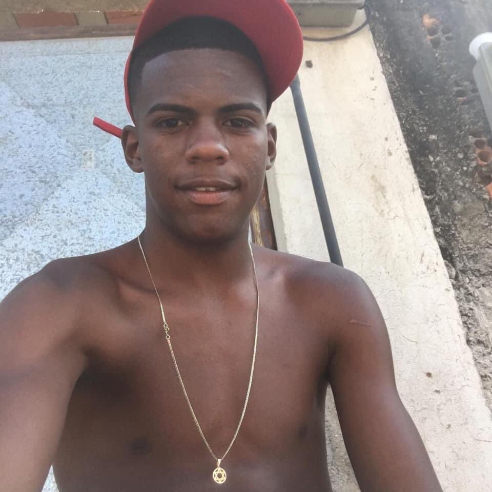 você foi incrível, está fazendo muita falta aqui, vai fazer 3 anos que você se foi e a dor é a mesma, te amo pra sempre meu menino 😭💔🥀
Meu eterno Dudu🥺❤️