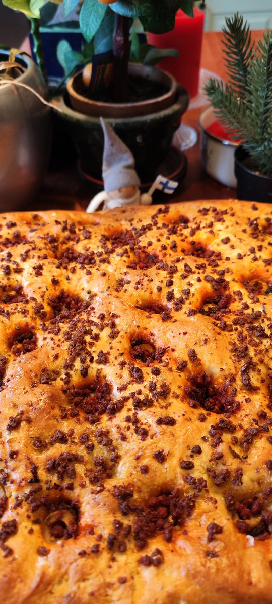 HekkeHeiskanen's tweet image. Vaalipäivän leipä Ndujaporofoccacia savustetun lohen kaveriksi👌♥️👌
#foccaciabread #nduja #poro #foccacia #oliiviöljy #oliivi
#presidentinvaalit2024