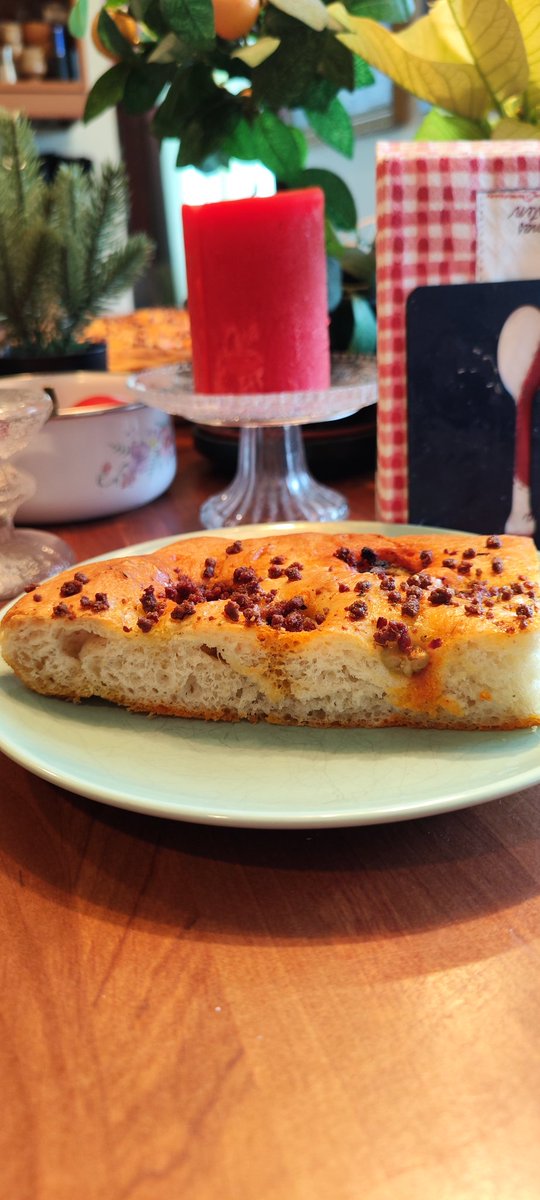 HekkeHeiskanen's tweet image. Vaalipäivän leipä Ndujaporofoccacia savustetun lohen kaveriksi👌♥️👌
#foccaciabread #nduja #poro #foccacia #oliiviöljy #oliivi
#presidentinvaalit2024