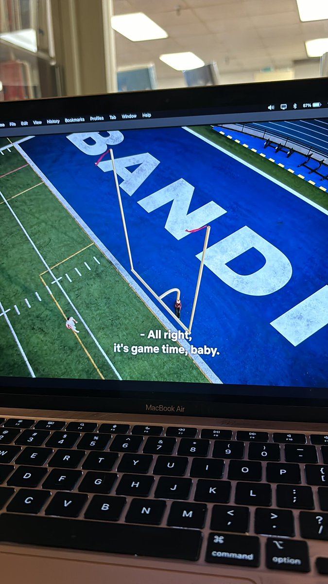 emmapazazzl's tweet photo. wtf is wrong with this field goal in school spirits? https://t.co/41IkECRkyj