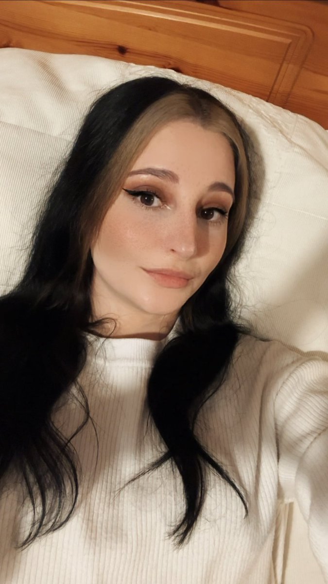 ℌ𝔞𝔨𝔲 tweet media