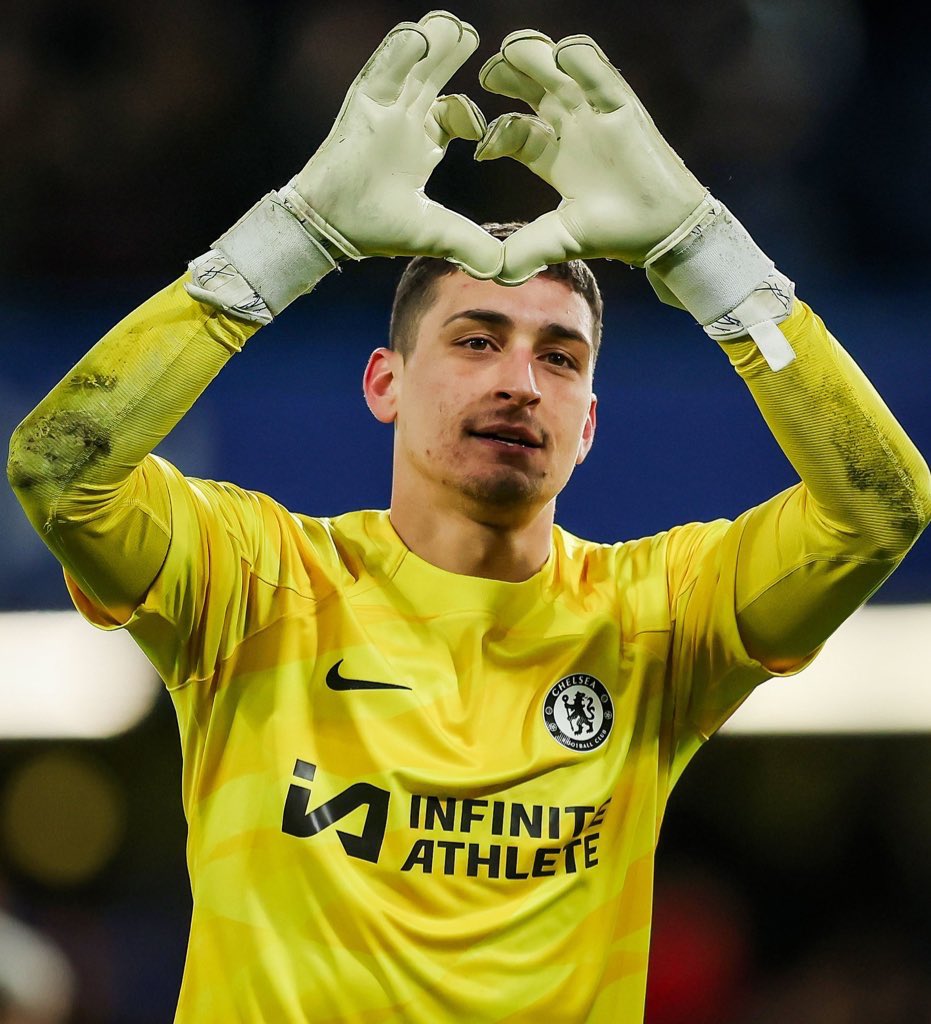 CfcSam30's tweet image. Who should be Chelsea's first choice goalkeeper?
Repost for Petrovic              Like for Sanchez