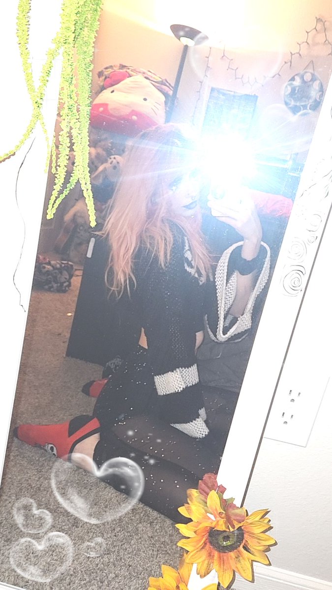 TheLilithLure's tweet photo. Playing around with new possible rave fits for this cold szn🥰🥰 https://t.co/1by4iCftXr