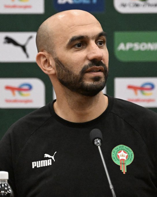 a5medv's tweet photo. بصراحة لا أرى أي شيء سلبي في تصريح الكابتن وليد الركراكي مدرب المغرب.. مسألة أنه يلعب بإسم المغرب فقط أشوفها طبيعية وبدون لف ودوران ومحاولة كسب تعاطف من الجمهور في العالم العربي.

نحن سنشجع المغرب الآن بعد خروج منتخباتنا لأننا اخترنا تشجيعهم فقط لا أكثر ولا أقل، ليس فرض علينا ولا واجب ولا منّه ولا أي شيء، ممكن بداعي الإحترام وتشجيع منتخب مسلم فقط.. وهو ولاعبيه سيلعبون لأنهم واجبهم.

وقت الخسارة سنقول خسرت "المغرب"، ووقت الفوز سنقول فاز المنتخب "العربي".. لذلك من حقه يقول أنه يلعب بإسم المغرب وليس بإسم العرب، لأنه وقت الخسارة سيكون خسر "المغرب"، ووقت الفوز سيكون فاز "المغرب".