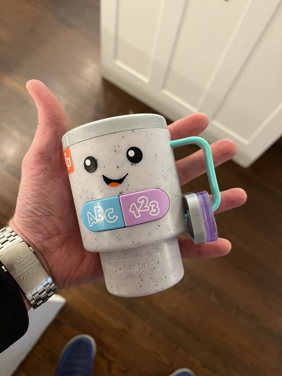 Between the lead, the StockX listings,  Christmas of Gen Alpha wanting nothing but Stanley’s and now this? 

We definitely hit peak cycle for this silhouette (I still use a Nalgene from 2009)