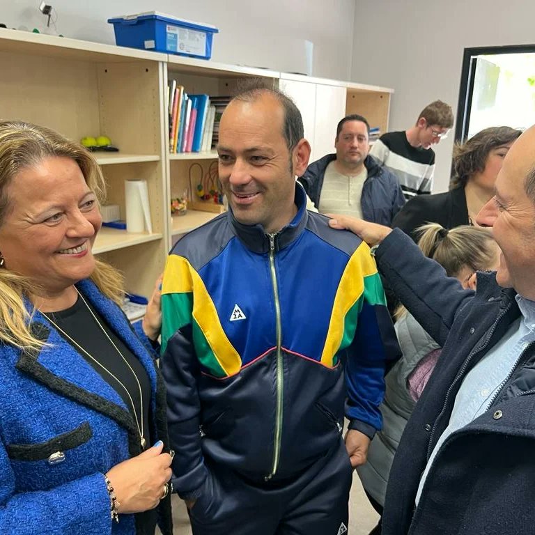 AngelaHidalgo07's tweet photo. Inauguramos un nuevo Centro de Día de atención a personas con discapacidad intelectual en #Jódar, gracias al esfuerzo, trabajo y tesón de #ADIJ, su Presidenta #MargaritaHidalgo y su gran equipo.
Enhorabuena valientes, mi admiración y 👏👏👏👏 https://t.co/SxvCmYqSSQ