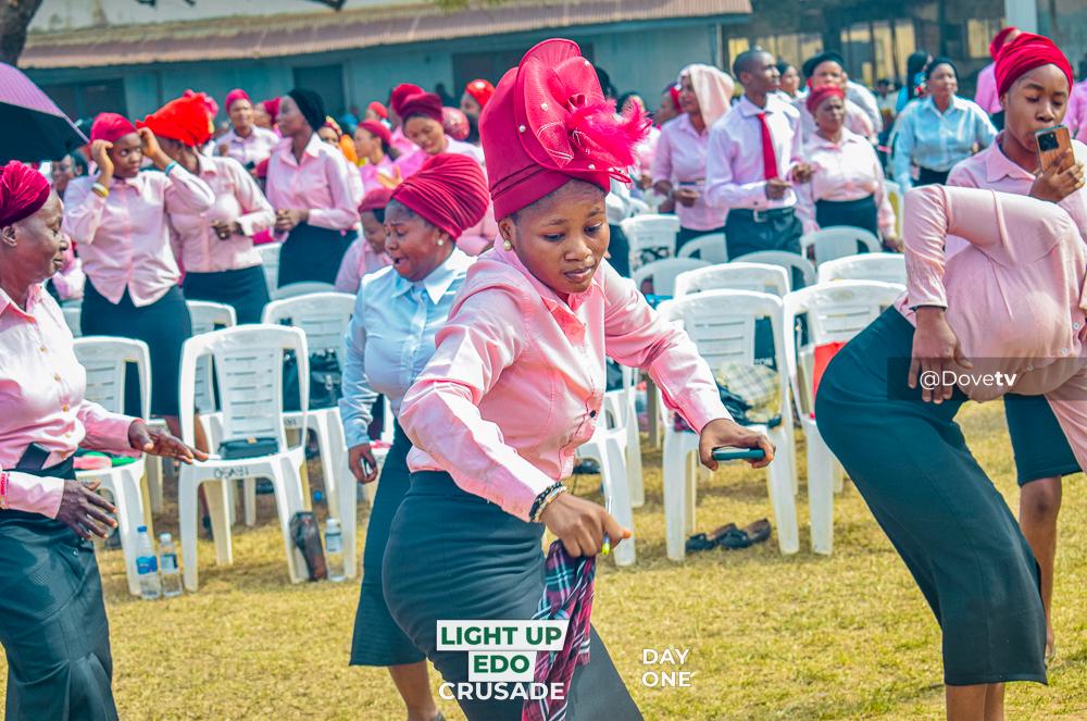 dovetv's tweet photo. Joy fills the heart of God's children as they sing praises to God.
#LightUpEDO
#Reach4Christ
#DoveTv
#DoveTelevision
#OHPrimeTv https://t.co/wpjJS0ktiX