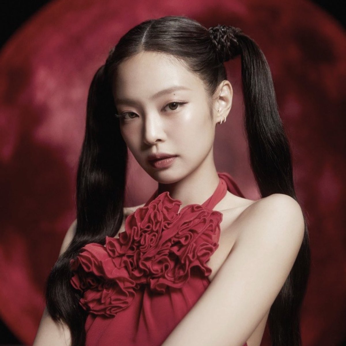 #JENNIE is currently the K-Pop act with the most monthly listeners on Spotify, surpassing #JungKook.