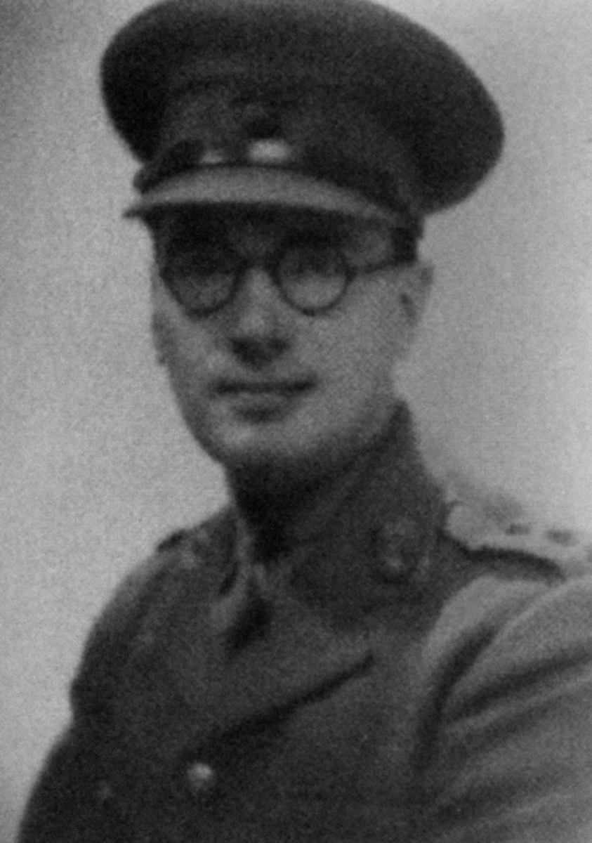 ANPIRomaPosti's tweet photo. Avvocato londinese, #LionelWigram partecipò alla Campagna d'Italia con la 36ª brigata.Tra i fautori dell'unione tra truppe italiane e britanniche nel "Wigforce", cadde in combattimento il #3febbraio 1944 a #Pizzoferrato, un paese che verrà definito la "piccola Stalingrado". https://t.co/lTcdB8XHBa