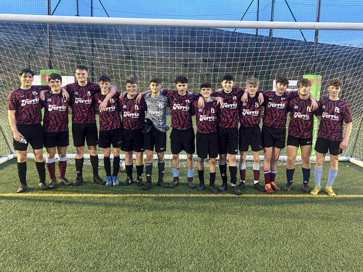 Well done to our senior football players today. Really enjoyable game vs <a href="/LlanishenHighPE/">Llanishen High PE Department</a> thanks for hosting. <a href="/RadyrSixthForm/">Radyr Sixth Form</a> ⚽️ 🔴🔵