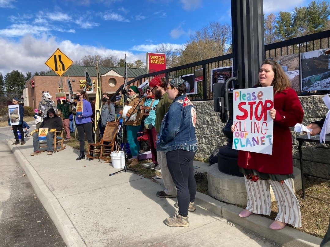 ThirdActVa's tweet image. In Blacksburg VA now! Wells Fargo has pumped $86ml into the Mtn Valley Pipeline, destroying communities, ecosystems, individuals and our futures. WF customers fund climate chaos and endangering their own $. WF: divest now! #blockeverypath #doomtothepipeline #StopMVP