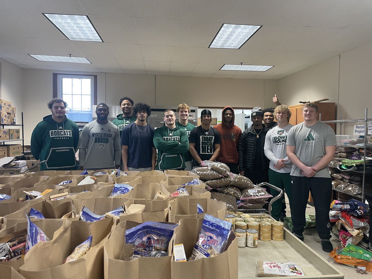 prOUd of these Bobcats for their community service today. RISE UP!! 🧱💚 🐾