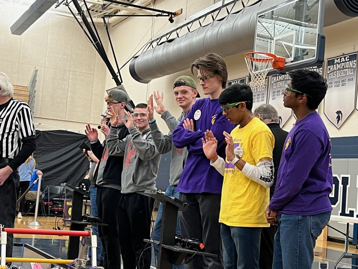 Had so much fun in the this weekend! 💓 Congratulations 🎊  to all of the teams that made it to State. We will see you there! To everyone else see you next season. Good luck to everyone!
#ftcrobotics #ftc2023season #ftcchallenge #ftcchallenge #FTC #ftcteam #ftciowa #firstinshow