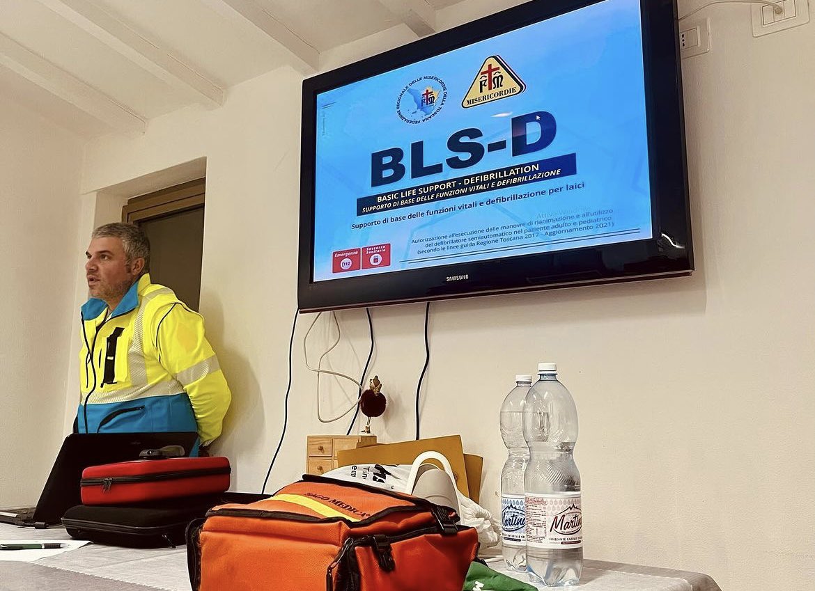 MisVic1999's tweet photo. Appena concluse due serate importanti per il corso di BLS-D, PBLS-D e disostruzione per la popolazione.

"Non possiamo fare grandi cose nella vita, ma possiamo fare piccole cose con grande amore" https://t.co/Hj7fCitUm2