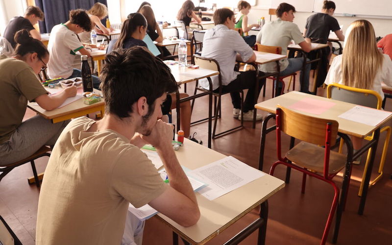 Bac Blanc au <a href="/LyceeChLeChauve/">Lycée Charles Le Chauve</a> 
Les élèves de 1ère et de terminale seront en bac blanc le mercredi 07 février 2024 (matin).
Les cours seront exceptionnellement banalisés pour tout l’établissement. Les élèves de seconde n’auront donc pas classe ce jour là.