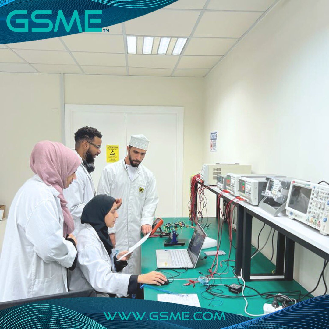 GsmeGlobal's tweet image. A Proud Moment for Oman !
Exciting news as the Oman-1 and Oman-2 chips have officially arrived, marking a significant milestone for our nation. These chips are proudly designed by Omani engineers, were sent for manufacturing last year and are now back. #GSME #omanvision2040