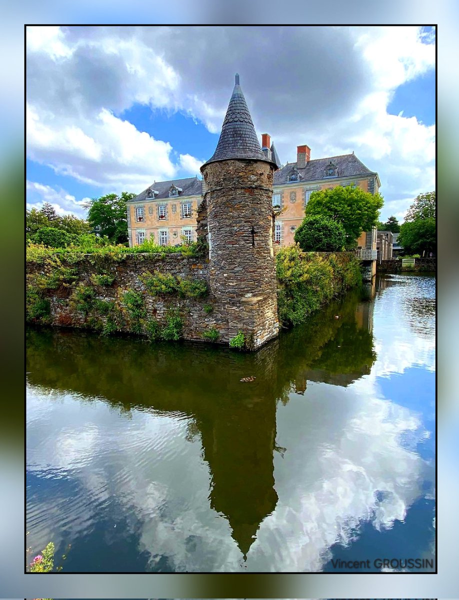 Le château de Chassay sous un angle différent
#cartespostalesluceennes  #créateurdecontenu #photographedesaintelucesurloire #vincentgroussin #BaladeSympa #châteaudechassay #photographie #photo #photography #angle #tour #monumenthistorique #histoire #saintelucesurloire #adecouvrir