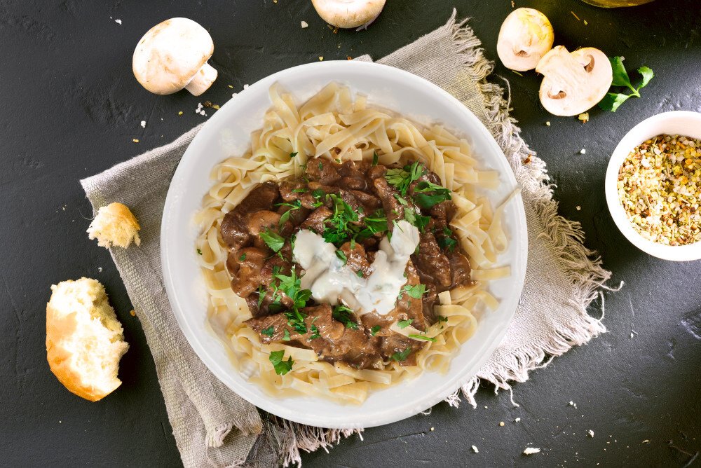 culinevo's tweet image. Feast on Flavors with Culinevo Kitchen’s Beef Stroganoff: Tender lean beef, earthy mushrooms, and charming pearl onions, all bathed in a creamy, dreamy sauce. Every bite is a gourmet journey! ✨ #dinner #easydinner #simpledinner #beefstroganoff #beef