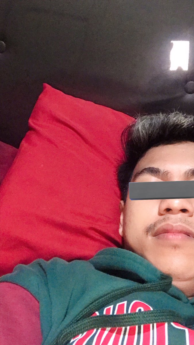 Reii1742's tweet photo. Tdurr sndirii wkwk 🤣🤣
#Makassar https://t.co/Djby4Z3DMA