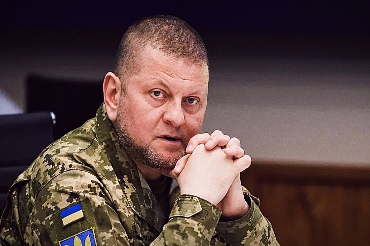 MarioNawfal's tweet photo. 🚨BREAKING: COMMANDER OF UKRAINE’S ARMED FORCES SACKED

According to reports, the Commander-in-Chief of the Ukrainian Armed Forces, Valery Zaluzhny, has been removed from the post.

The reports haven’t been officially confirmed. However, there has been recent open hostility between Zaluzhny and Zelensky. 

Source: Sputnik